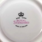 Porcelánová šálka s podšálkou od spoločnosti Royal Standard, Spojené kráľovstvo
