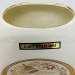 Pamětní porcelánová váza zdobená 24karátovým zlatem ze sbírky galerie dynastie Chokin, Japonsko