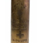 Zákopové umění: váza z dělostřelecké nábojnice, 1917