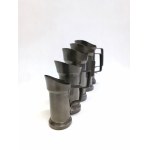 Set of tankards / tin jugs by Metaalwarenfabriek Tiel Holland (5 pieces).