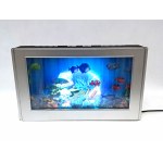 Lampe in Form eines Aquariums mit schwimmenden Fischen