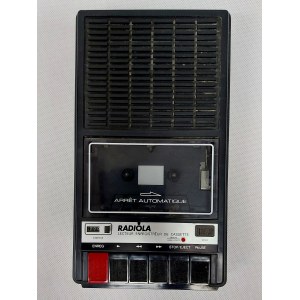 Kazetový přehrávač s funkcí nahrávání od společnosti Radiola
