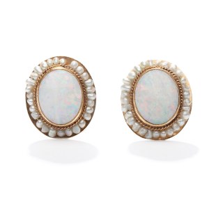 Ohrringe mit Opalen und Perlen, 2. Hälfte 20. Jahrhundert.
