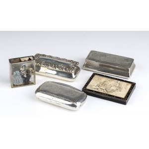 Lot consisting of three snuff boxes, one small box and a silver matchbox - late 19th early 20th century