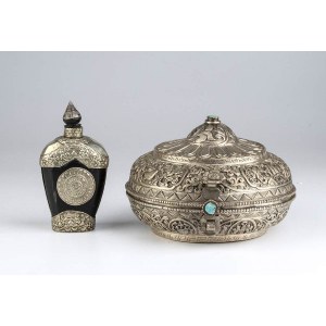 Lot consisting of a snuff bottle and a casket - Burma, early 19th century