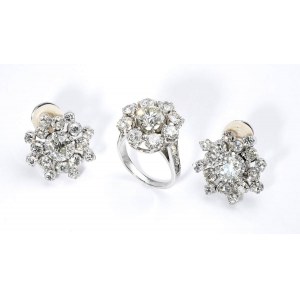 Diamond gold flower ring and earrings