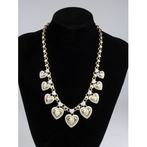 Necklace with a gold and diamond heart motif