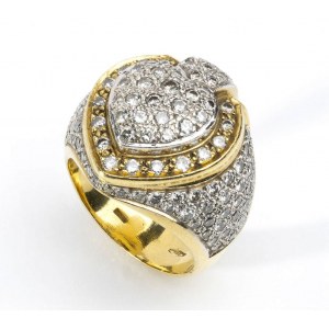 Heart-shaped diamonds pavé gold ring