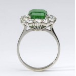 Emerald and diamonds gold ring
