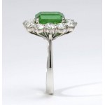 Emerald and diamonds gold ring