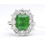 Emerald and diamonds gold ring