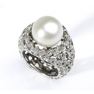 Gold Australian pearl and diamonds gold ring
