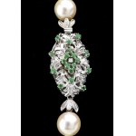 Pearl necklace with gold and emerald clasp