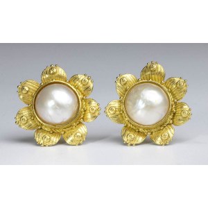Gold and mabé pearls earrings