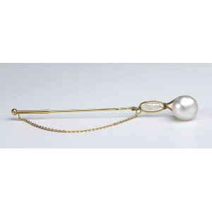 Freshwater cultured pearls gold pin