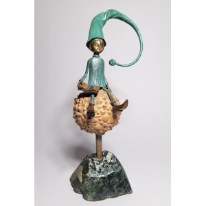 Pawel Erazmus, Little reader in a cap with a pom-pom (Bronze, height 41 cm).