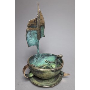 I.K., Dívka v šálku (bronz, v. 34 cm)