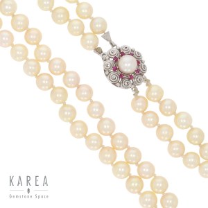 Perlenkette mit dekorativem blumenförmigem Verschluss, 2. Hälfte 20.