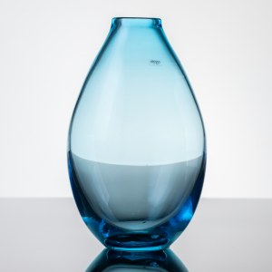 Sklárna Krosno, tyrkysová váza, počátek 21. století.