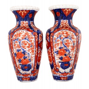 Dvojice váz, Imari, Japonsko, 19.-20. století.