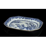 A 'BLUE AND WHITE' PORCELAIN OCTAGONAL TRAY China, Qing dynasty, second half of the 18th century