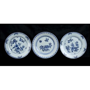 THREE ‘BLUE AND WHITE’ PORCELAIN DISHES China, Qing dynasty, 18th century