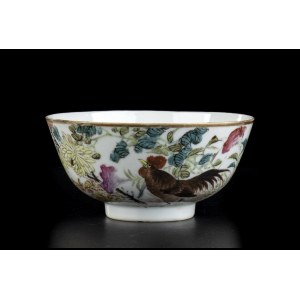 A POLYCHROME ENAMELLED PORCELAIN BOWL China, early 20th century
