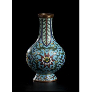 A CLOISONNÉ ENAMELED METAL SMALL BOTTLE VASE China, Qing dynasty, 18th-19th century