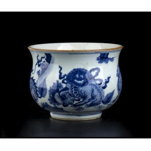 A 'BLUE AND WHITE' PORCELAIN VESSEL China, 19th-20th century