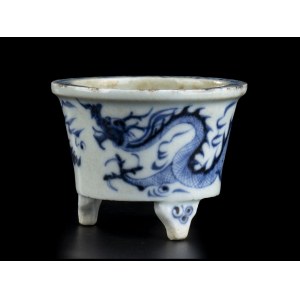 A SMALL 'BLUE AND WHITE' PORCELAIN 'DRAGON' INCENSE BURNER China, 20th century