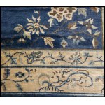 A BLUE GROUND CARPET WITH FLORAL MOTIFS Cina, 20th century