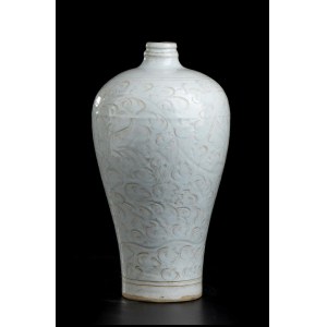 A QINGBAI GLAZED PORCELAIN VASE, MEIPING China, 20th century