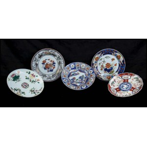 FIVE POLYCHROME ENAMELED PORCELAIN DISHES China and Japan, 18th-19th century