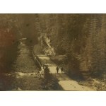 Große Fotografie Kraszewski-Tor im Koscieliska-Tal, signiert Zwolinski, Zakopane [Trockenprägung], f. 23 x 29cm