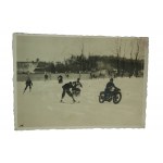 Satz von 8 Fotografien aus der Zweiten Republik Polen, ZAKOPANE Sportveranstaltungen: Skifahren/Skydiving [hinter einem Pferd und hinter einem Motorrad], Springen, Pferdeparkour