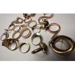 Złote wyroby, pierścionki, kolczyki, zawieszki etc. Au 583, waga 91 gram