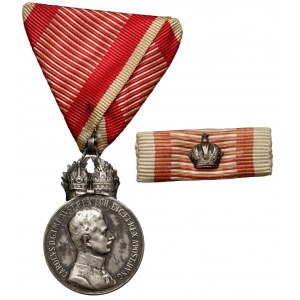 Military Merit Medal Signum Laudis in Silver, Karl, with ribbon bar