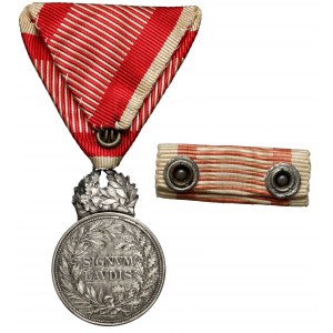 Military Merit Medal Signum Laudis in Silver, Karl, with ribbon bar