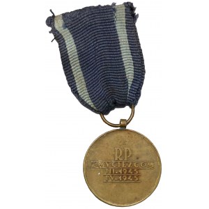 Medal za Odrę-Nysę-Bałtyk - wczesna wersja z szerokim orłem