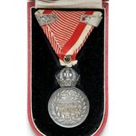 Medal Zasługi Wojskowej SIGNUM LAUDIS, Franciszek Józef, Srebrny, 2.nadanie (etui Rothe)