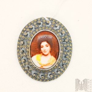 Srebrna broszka z markazytami i ceramicznym wizerunkiem kobiety - srebro 925