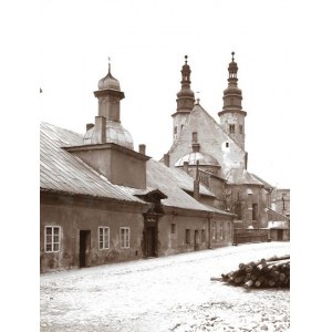 [KRAKOV - pohled na klášter klarisek a kostel svatého Ondřeje na ulici Grodzka - pohledová fotografie]. [ca. 1903]...