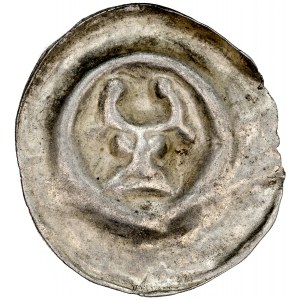 Brakteat guziczkowy II poł. XIII w., Pomorze Gdańskie, Av.: Łeb byka, RR.