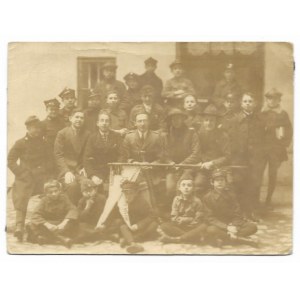 [HARCERTY - Romuald Traugutt Scout Team - posed photograph]. [1st half of the 20th century]. Photograph form. 7,...