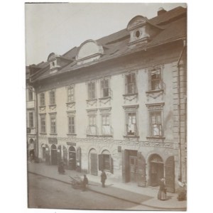 [KRAKOW - tenement house at 10 Józefa Street in Kazimierz - situational and view photograph]. [late 19th/early 20th century]....