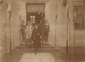 [WOJCIECHOWSKI Stanisław - prezydent po uroczystości poświęcenia siedziby  - fotografia sytuacyjna]. [1925?]...