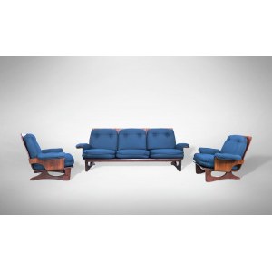 Vintage Sofa Set, Top rare an impressive set of a sofa and a pair of armchairs realized in curved plywood veneered in rosewood and fabric.