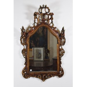 Zrcadlo vyřezávané v pozdně barokním stylu