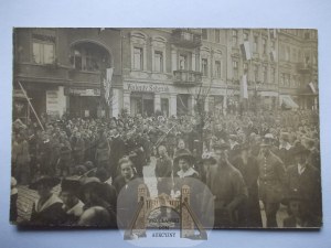 Ostrów Wielkopolski, Ostrowo, proklamacja niepodległości, tłumy na Rynku, 1918