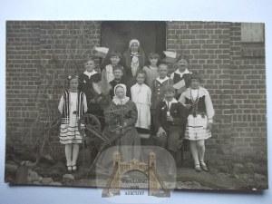 Września, dzieci, kołowrotek, patriotyczna, ok. 1920